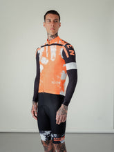 Lade das Bild in den Galerie-Viewer, Besenwagen x RAPHA - Men's Pro Team Lightweight Gilet