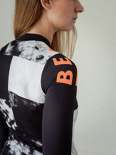 Lade das Bild in den Galerie-Viewer, Besenwagen x RAPHA - Women&#39;s Pro Team Training Long Sleeve Jersey
