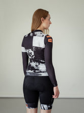Lade das Bild in den Galerie-Viewer, Besenwagen x RAPHA - Women&#39;s Pro Team Training Long Sleeve Jersey
